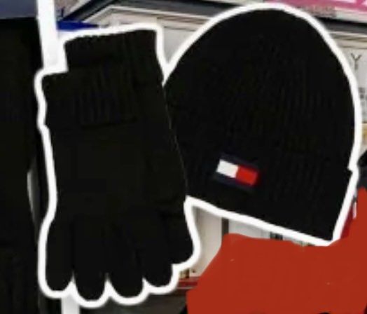 Tommy Hilfiger hat n gloves set, 女裝, 手錶及配件, 手套- Carousell