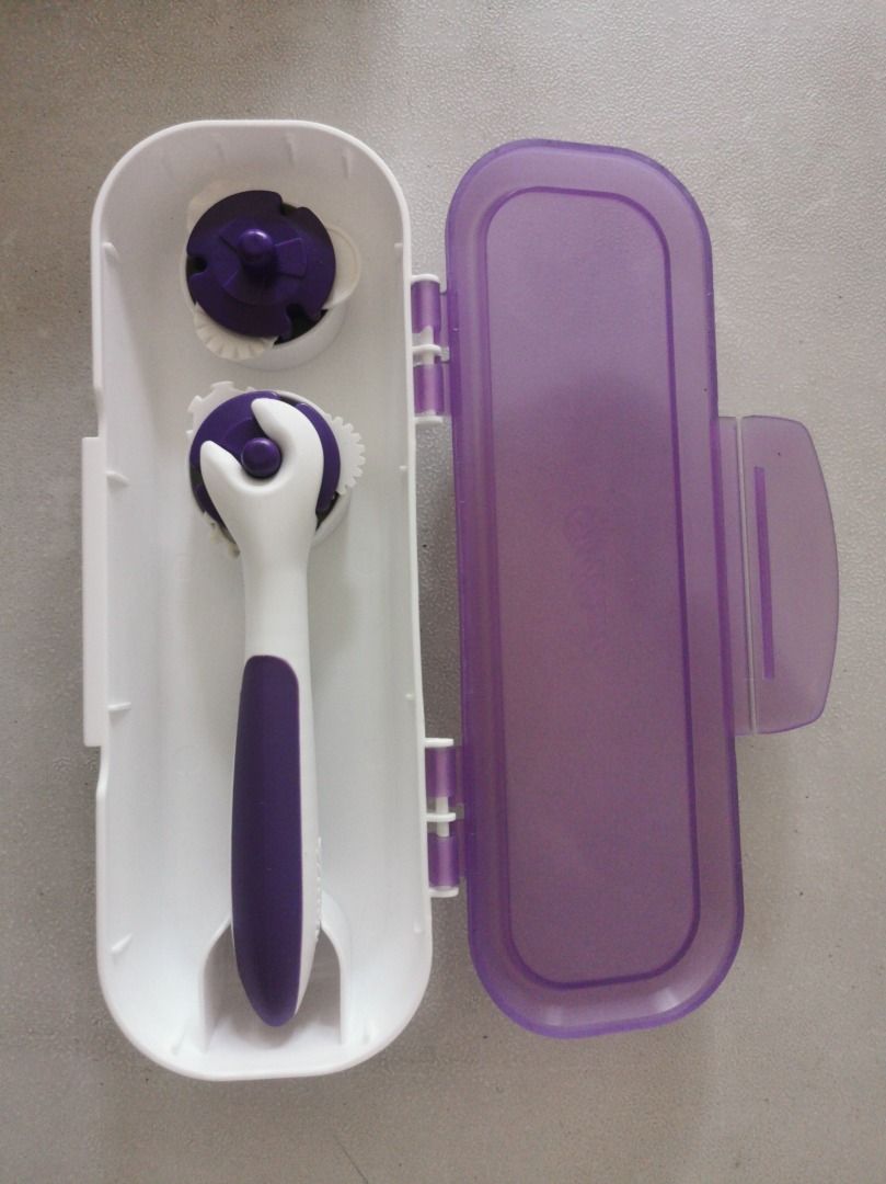 WILTON Detail Embosser (Category: Bakeware) located in Makati City. Submitted by ysabelsonlinestore (Listing ID 1233573925, Image 3). Description: NOTE: - Please read the description carefully. - What you see is what you get. - The box may be damaged or no longer smooth due to storage, but the item is safe and new. Wilton Detail Embosser (ORIGINAL) - The set includes interchangeable wheels with six (6) different designs - Includes decorated smart