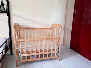 Wooden Crib w/ Uratex leather mattress