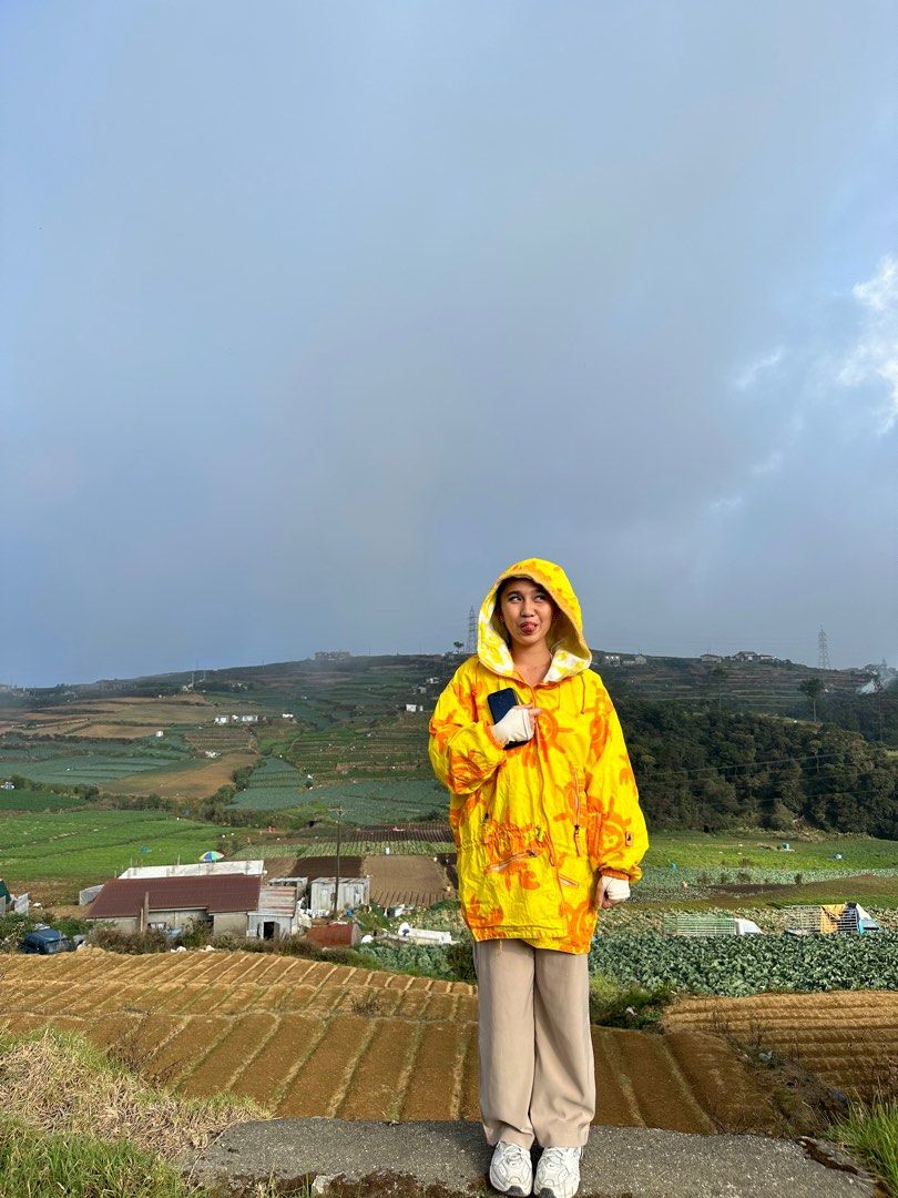 Yellow Puffer Jacket (Category: Coats, Jackets and Outerwear) located in Cavite. Submitted by dashishop (Listing ID 1233554261, Image 1). Description: Puffer jacket Oversized For reference, I’m 5’1 .