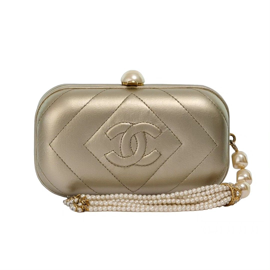 Preowned 1980s Gold Chanel Clutch With Pearl Tassel ($2,800) ❤ liked on  Polyvore featuring bags, handbags, clutche…
