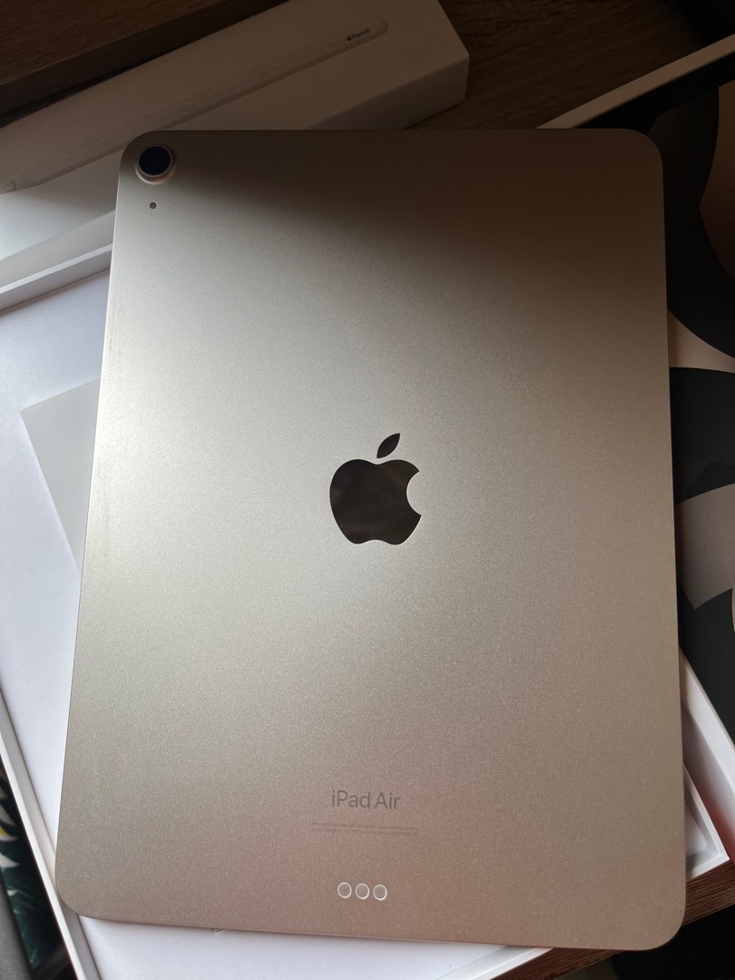 1 MONTH OLD Ipad Air 5 (5th Gen) M1 Chip 64GB Wifi Starlight with