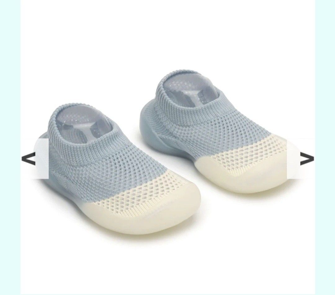 2 tiny feet shoes
