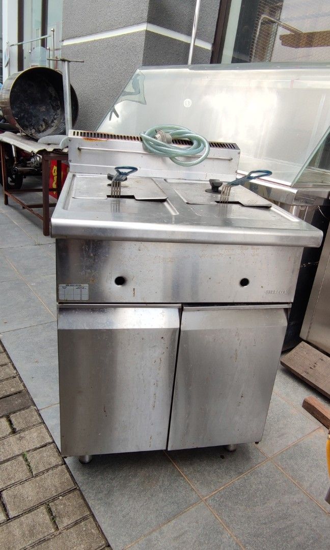2nd Berjaya Deep Fryer, TV & Home Appliances, Kitchen Appliances