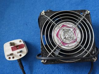 電腦風扇 (220v)