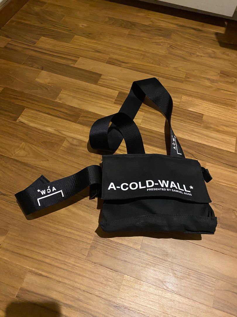 A cold store wall sling bag