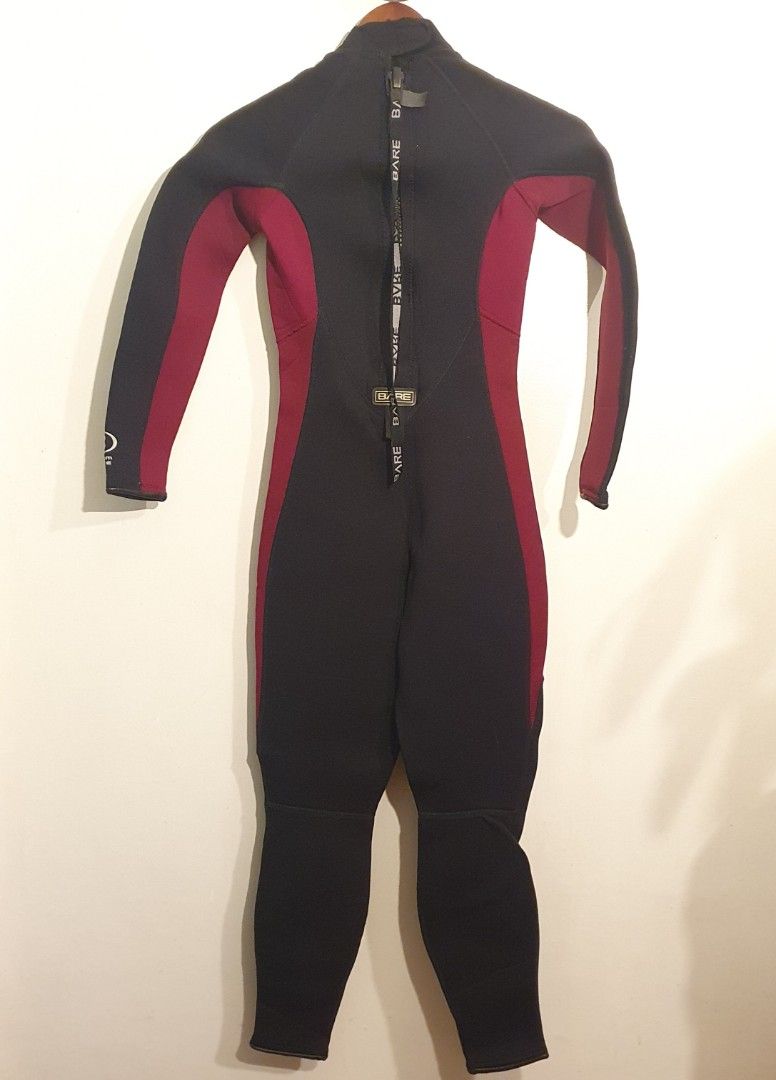 Bare wetsuit 3/2mm, size XXS/XS (Category: Activewear) located in Quezon City. Submitted by cheap-finds (Listing ID 1233830588, Image 2). Description: bought for 6k used 3x only full wetsuit fits young adult size is xxs - xs (size 0-2).
