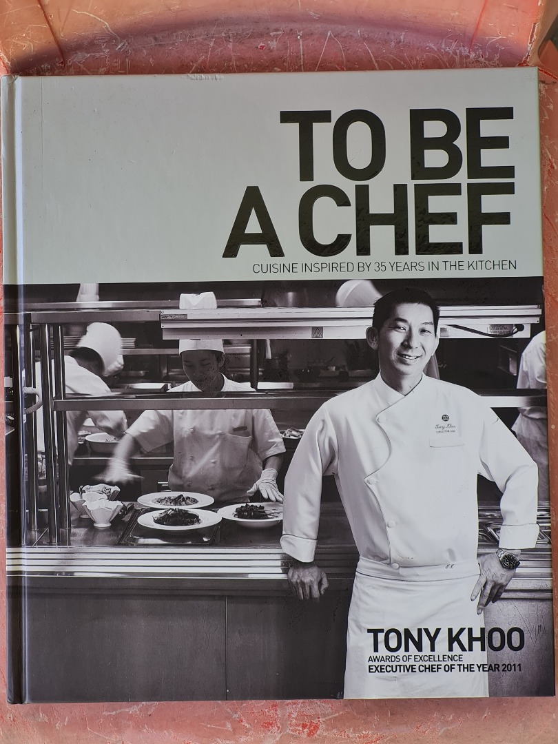 Cookbook To be a chef, cuisine inspired by 35 years in the kitchen