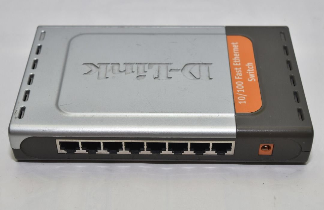 D-LINK DES-1008D 8-Port 10/100Mbps Switch on Carousell
