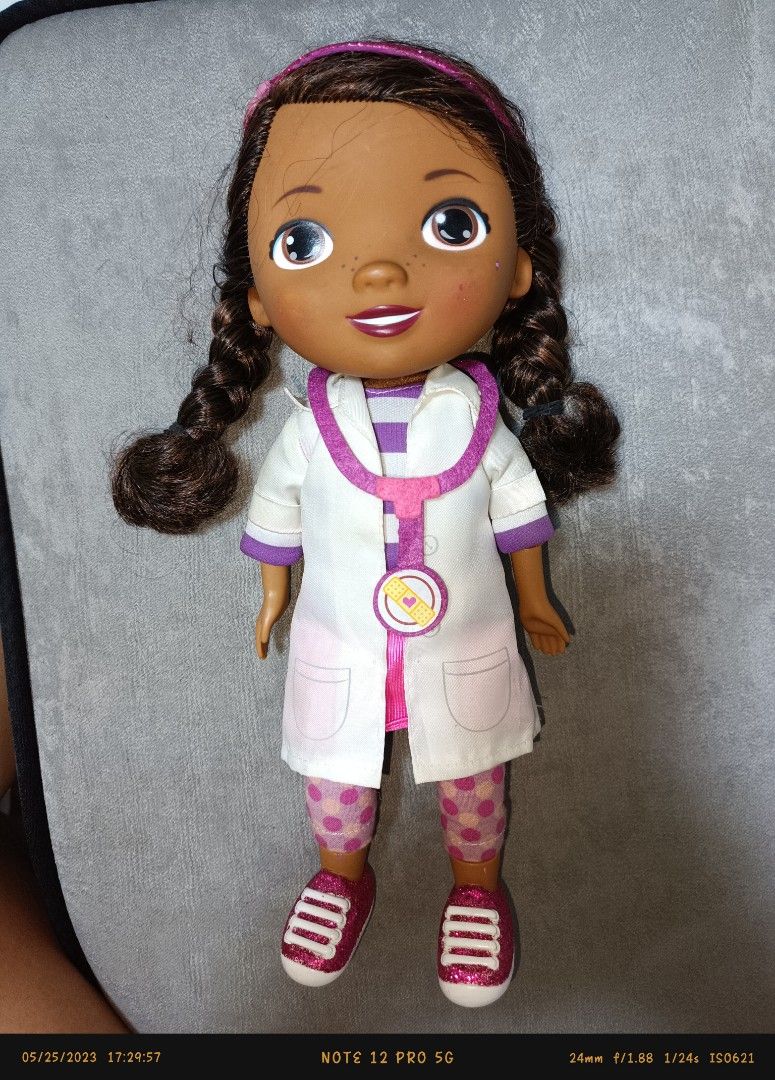 Doc McStuffins Doll (Category: Kids Toys) located in Pasig City. Submitted by liziki (Listing ID 1233812370, Image 1). Description: *12 inch doll "hard face, hands and feet "body* part is soft *mejo nagulo lang ang hair dahil sa pagkaka store, kayo na po mag ayos ng hair. *clothes needs washing *has a crack on the left feet but still playable *may speaker sya and WORKING DATI but not sure na if gagana pa sya ulit. di ko na natry ulit. ✅please man