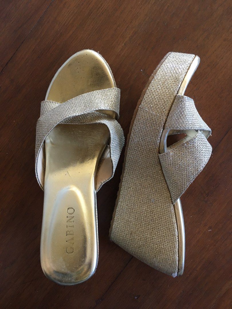 GABINO WEDGES on Carousell