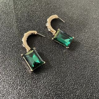 Gorgeous Green dangle earrings