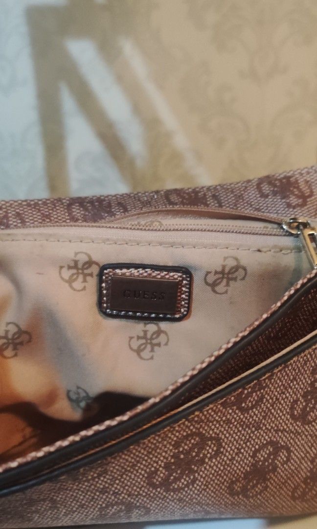 Guess Logo City Convertible Cross body Flap Bag, Fesyen Wanita, Tas & Dompet di Carousell