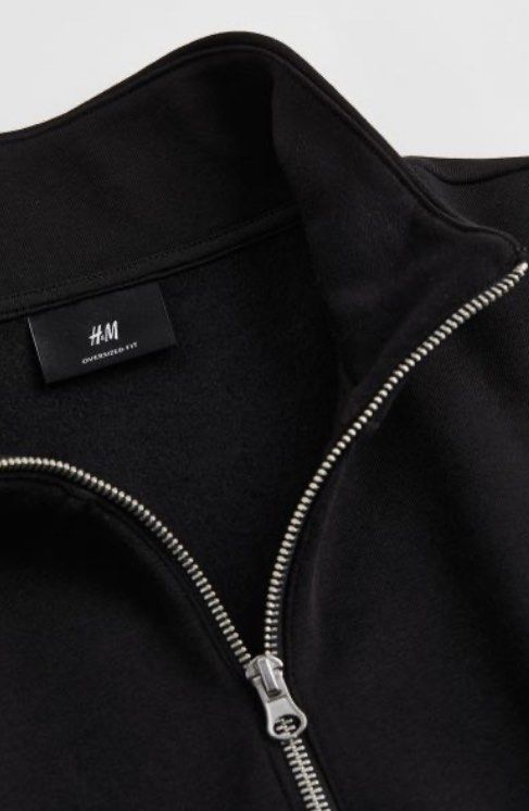 H & M Oversized Half-zip Sweatshirt (Category: Coats, Jackets and Outerwear) located in Pasig City. Submitted by jerizgamaro (Listing ID 1233784071, Image 3). Description: Bought for ₱1999 last december Size: L, Oversized fit Details: Oversized sweatshirt in cotton-blend fabric with a printed motif at front and soft, brushed inside. Stand-up collar, half-zip, and a kangaroo pocket. Dropped shoulders, long sleeves, and ribbing at cuffs and hem. si