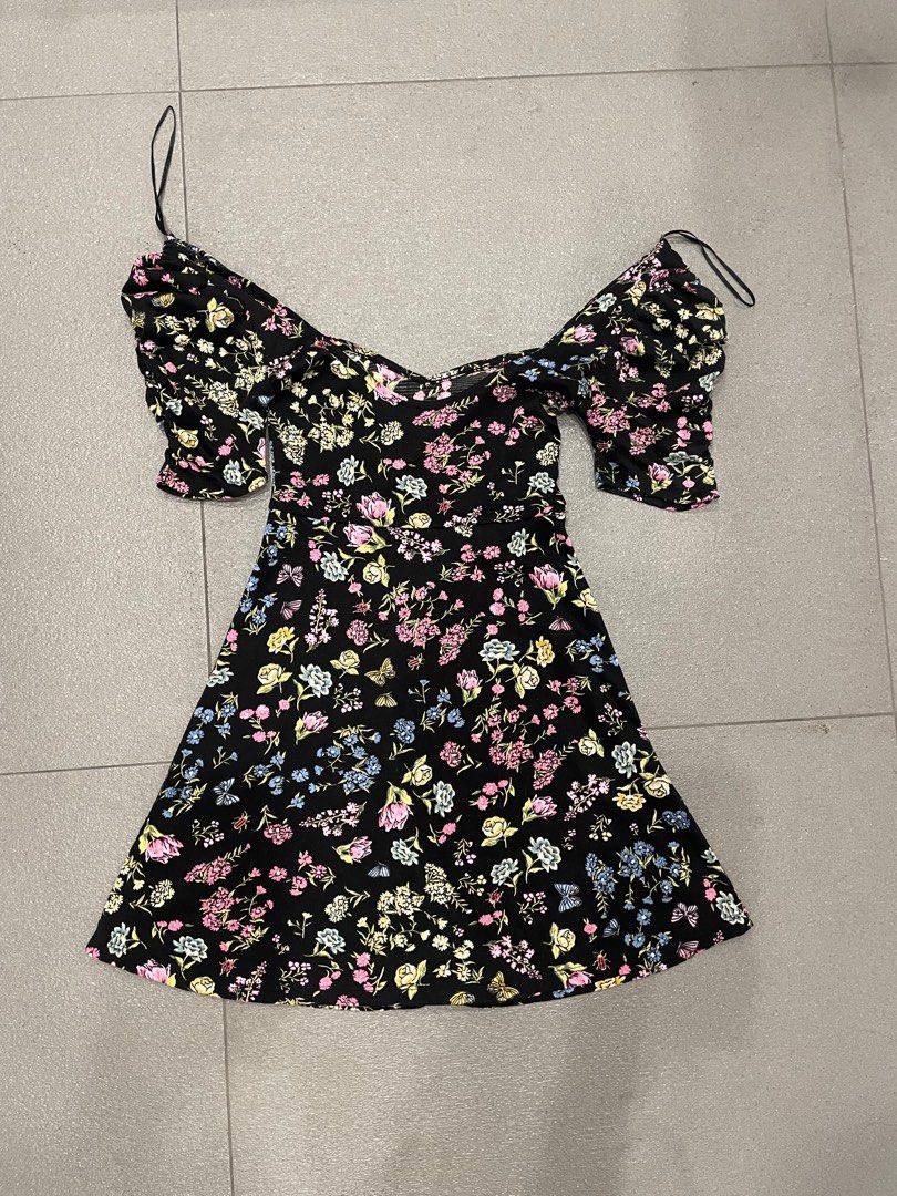 H&M cute black dress (Category: Dresses) located in Manila. Submitted by feibeann (Listing ID 1233846456, Image 2). Description: Im selling my very cute H&M Black dress. Good for any occasion Rfs: Decluttering .