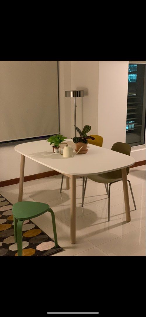 Vedbo table outlet