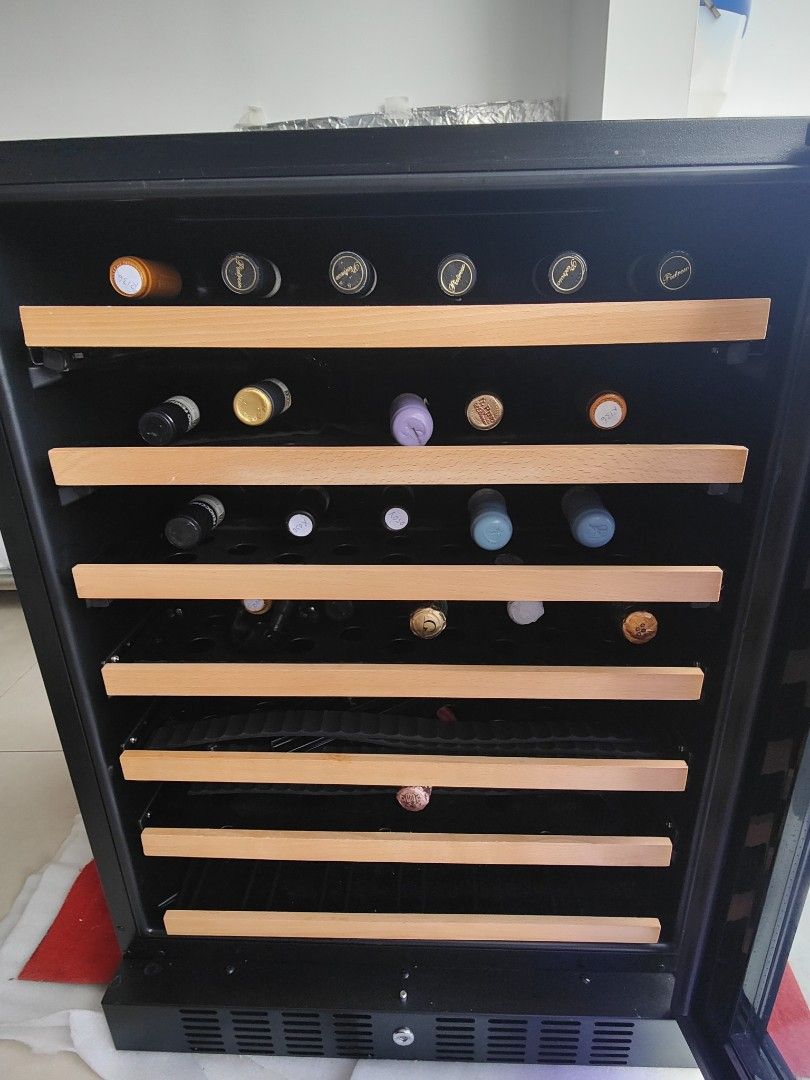 Kadeka Signature KS54TL (54 Bottles) Wine Chiller, TV & Home Appliances