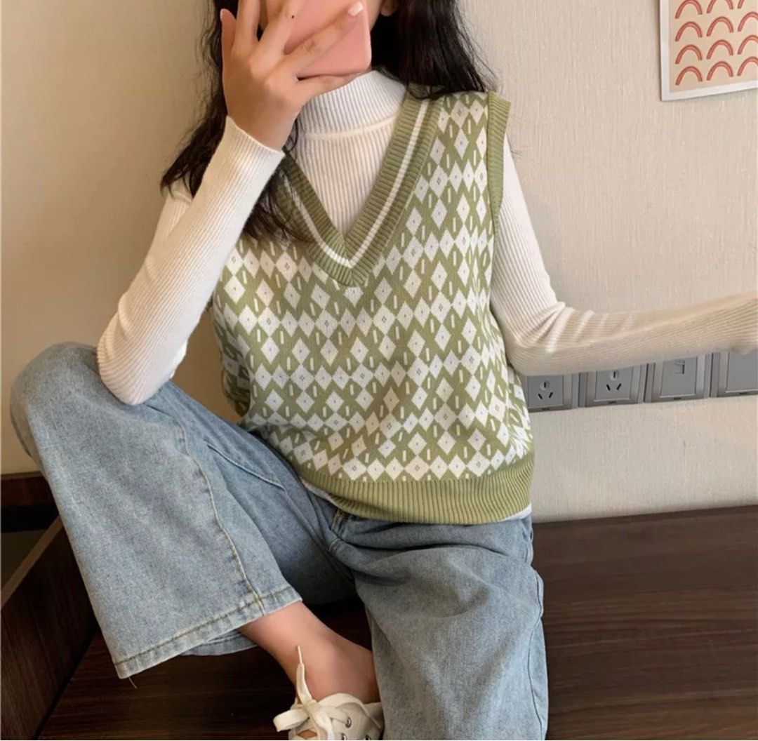 korean knit vest, Women's Fashion, Tops, Sleeveless on Carousell