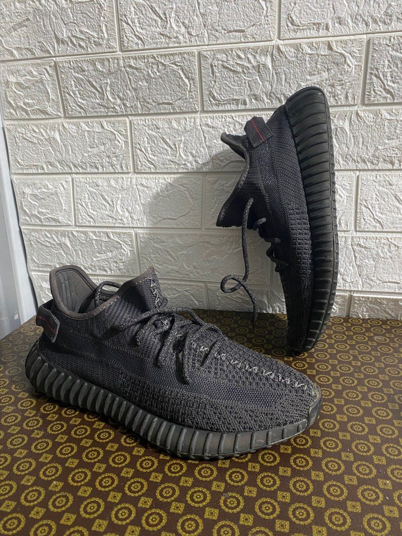 Adidas yeezy boost 350 v2 black size 8.5 hotsell