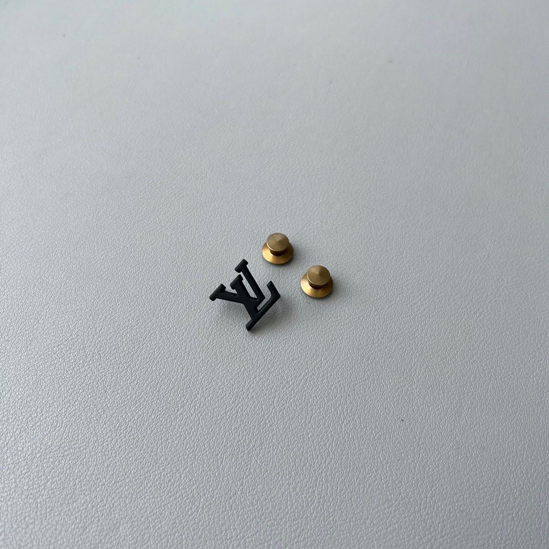 Pin & brooche Louis Vuitton Black in Metal - 36605302