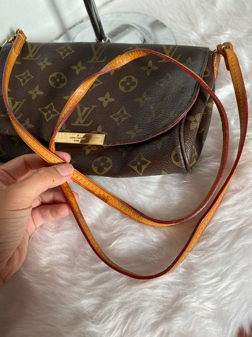 LV POCHETTE with code (Category: Luxury Bags & Wallets) located in Dumaguete. Submitted by preowneddditems12 (Listing ID 1233852844, Image 2). Description: 📍In good condition just check the pictures (what you see is what you get) Not guaranteed authentic basta may code. Pa self auth nalang. TY! 📦 We ship nationwide If you have questions kindly DM us! 💌.
