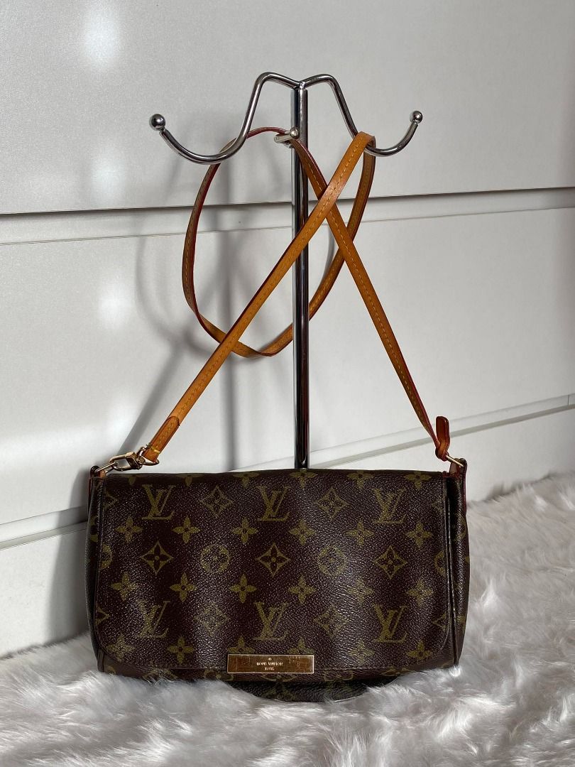 LV POCHETTE with code (Category: Luxury Bags & Wallets) located in Dumaguete. Submitted by preowneddditems12 (Listing ID 1233852844, Image 1). Description: 📍In good condition just check the pictures (what you see is what you get) Not guaranteed authentic basta may code. Pa self auth nalang. TY! 📦 We ship nationwide If you have questions kindly DM us! 💌.