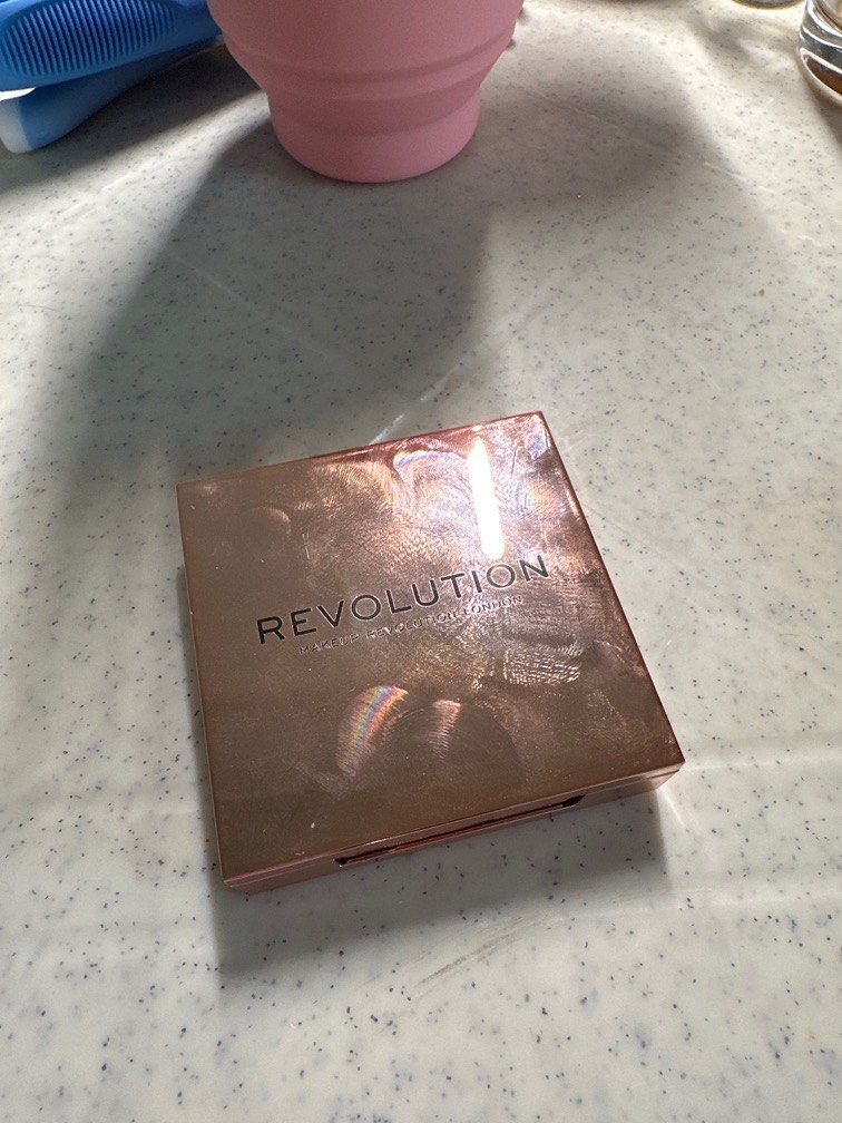 Makeup Revolution London Eyebrow Soap (Category: Makeup) located in Manila. Submitted by algoshoppe (Listing ID 1233750773, Image 1). Description: 💋used once 💋brush never used 💋RFS: i use other brow laminator.