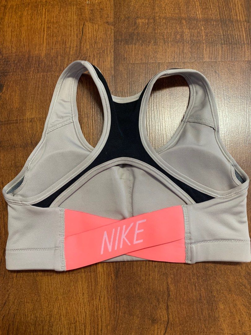 nike sports bra size