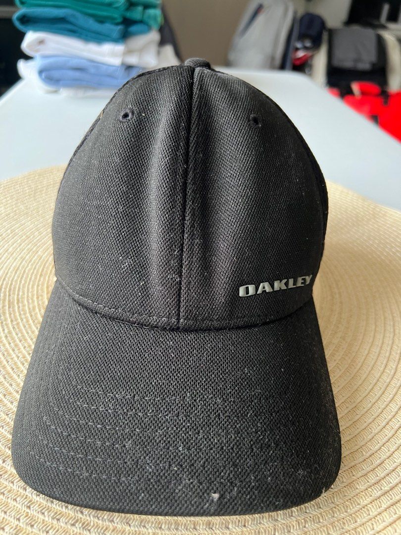 Original Oakley Golf Cap (Category: Golf) located in Quezon City. Submitted by tangled8 (Listing ID 1233742363, Image 2). Description: .