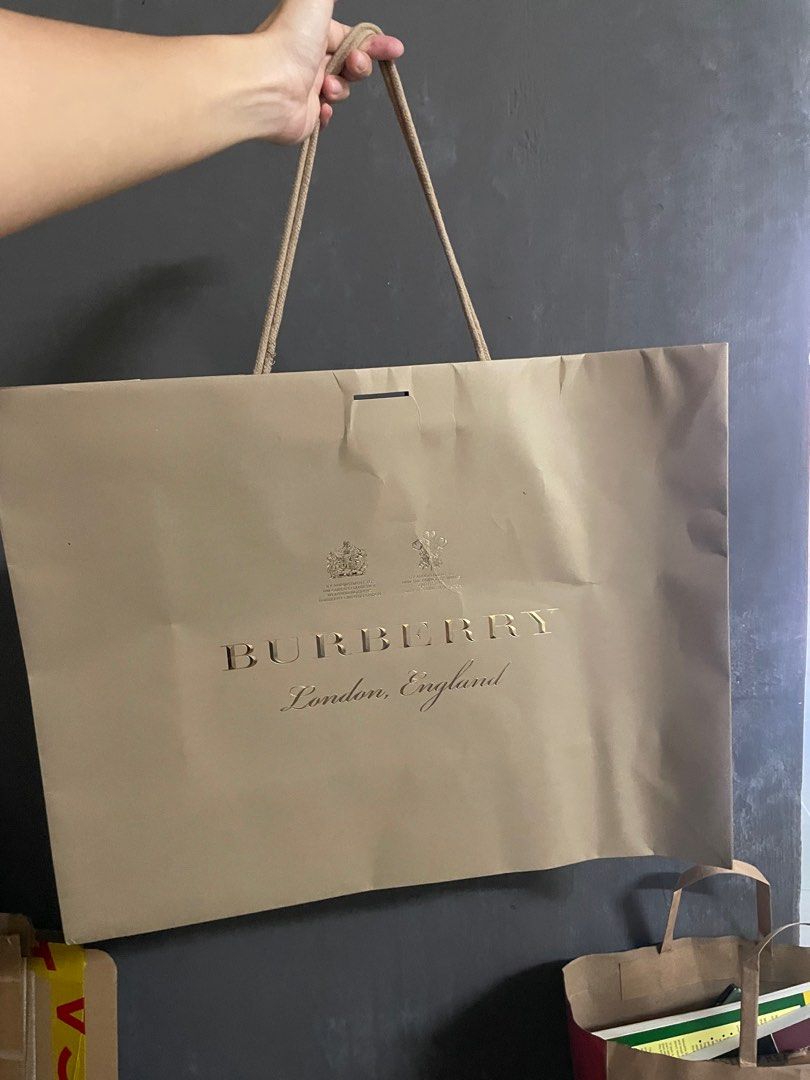 Burberry paper shopping bag hotsell
