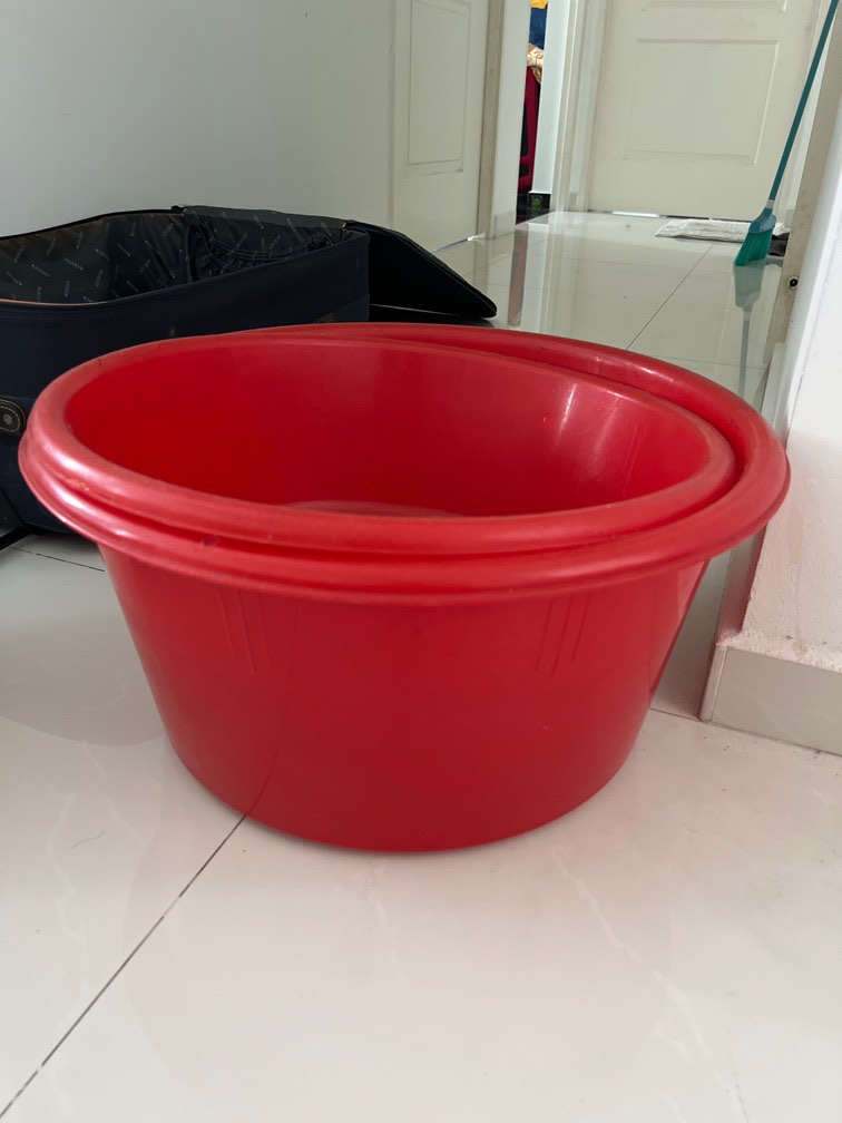 Plastic tub, Furniture & Home Living, Cleaning & Homecare Supplies