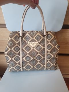 (Category: ) located in . Submitted by nyshoppingsale (Listing ID 1233777815, Image 1). Description: .