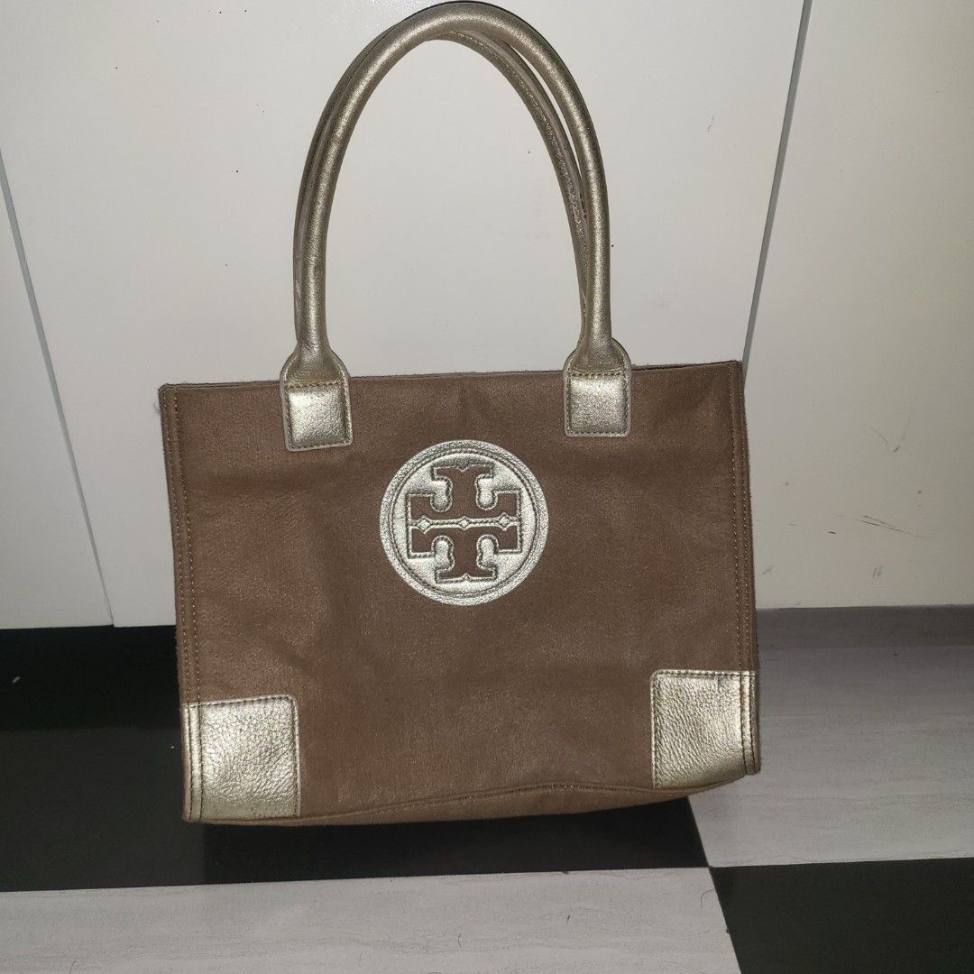 Preloved Tory Burch Ella tote Gold (Category: Luxury Bags & Wallets) located in Bulacan. Submitted by comkay (Listing ID 1233732517, Image 1). Description: Needs cleaning Selling it low need to delcutter * Issue on the rubber lining * Need cleaning MOP: Gcash BDO BPI courier: LBC J&T.