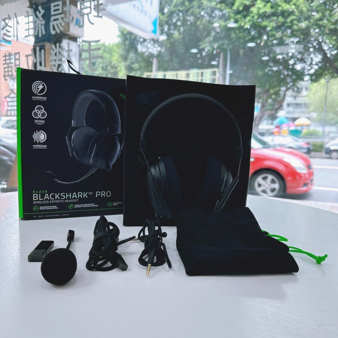 買得 ほぼ新品 Razer BLACK PRO V2 BLACKSHARK ヘッドフォン - www