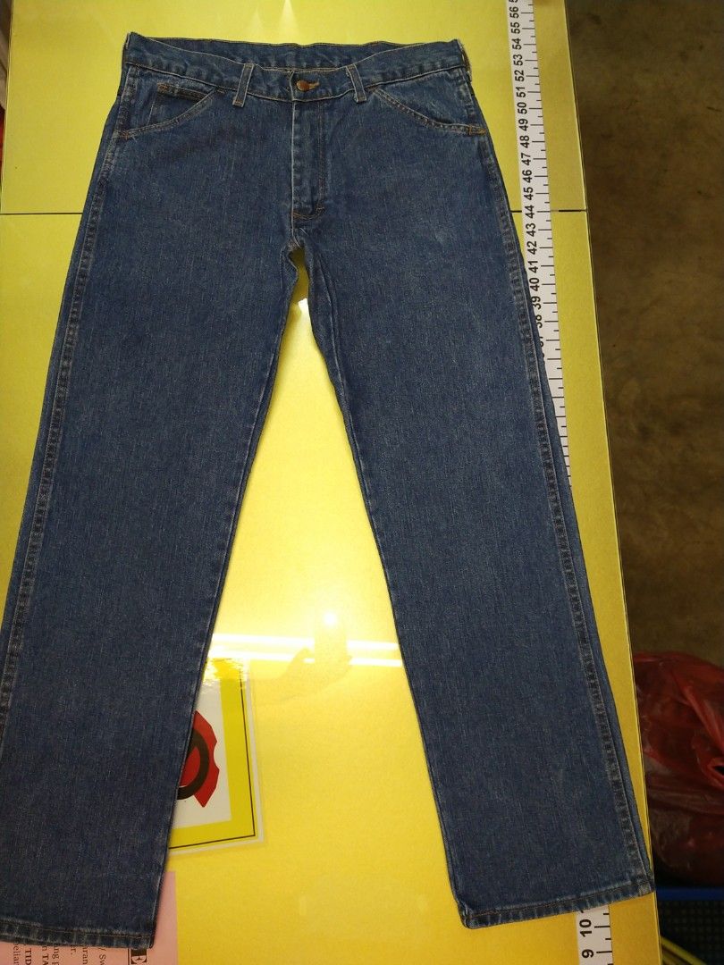 Roundhouse jeans store