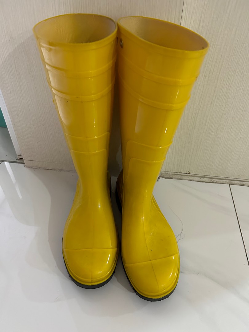 Rubber boots size 42, Women's Fashion, Footwear, Boots on Carousell