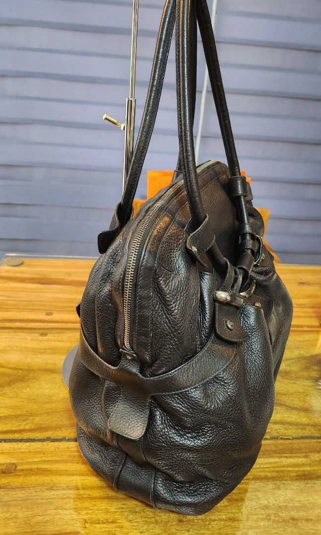 Salvatore Ferragamo Leather Handbag (Category: Luxury Bags & Wallets) located in Daet. Submitted by BagMom (Listing ID 1233793459, Image 2). Description: Salvatore Ferragamo Leather Handbag Good Condition With card and dust bag Swipe for detailed pics 👉cash or installment 👉PM or viber (09189599588) for details Disclaimer: BagMom is not associated with the brand featured.All copyrights reserved to the original brand holders..