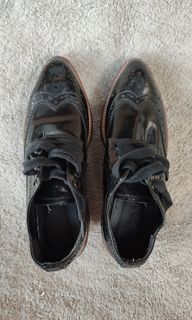 Sepatu Prada