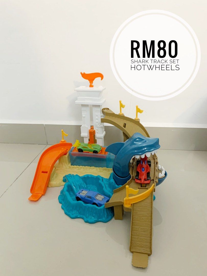 Shark hotwheels track