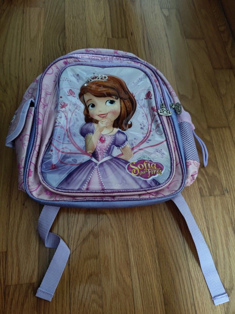 Sofia the First bagpack (Category: Carriers & Slings) located in Singapore. Submitted by mamashop02 (Listing ID 1233809043, Image 1). Description: Bagpack for little girl. 3 compartments with zip, plus 2 side pockets..
