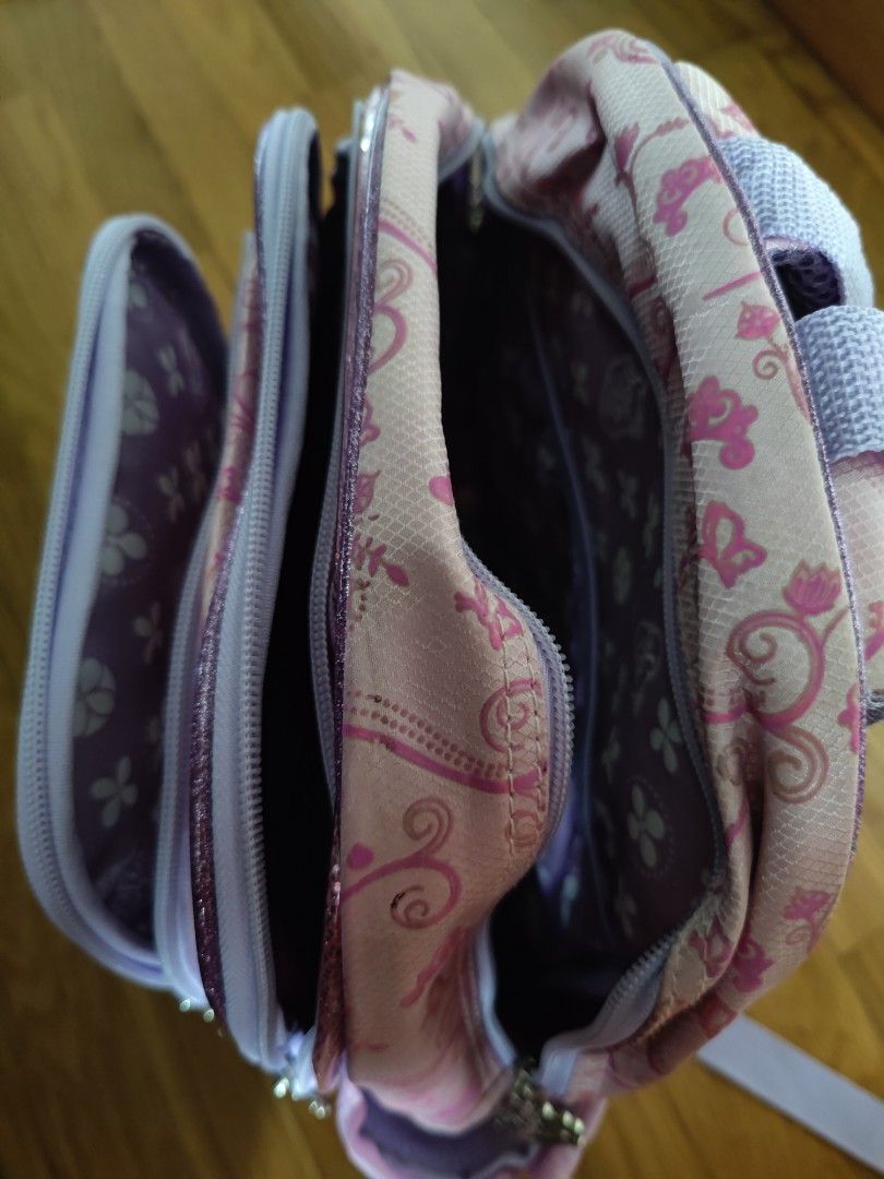 Sofia the First bagpack (Category: Carriers & Slings) located in Singapore. Submitted by mamashop02 (Listing ID 1233809043, Image 2). Description: Bagpack for little girl. 3 compartments with zip, plus 2 side pockets..