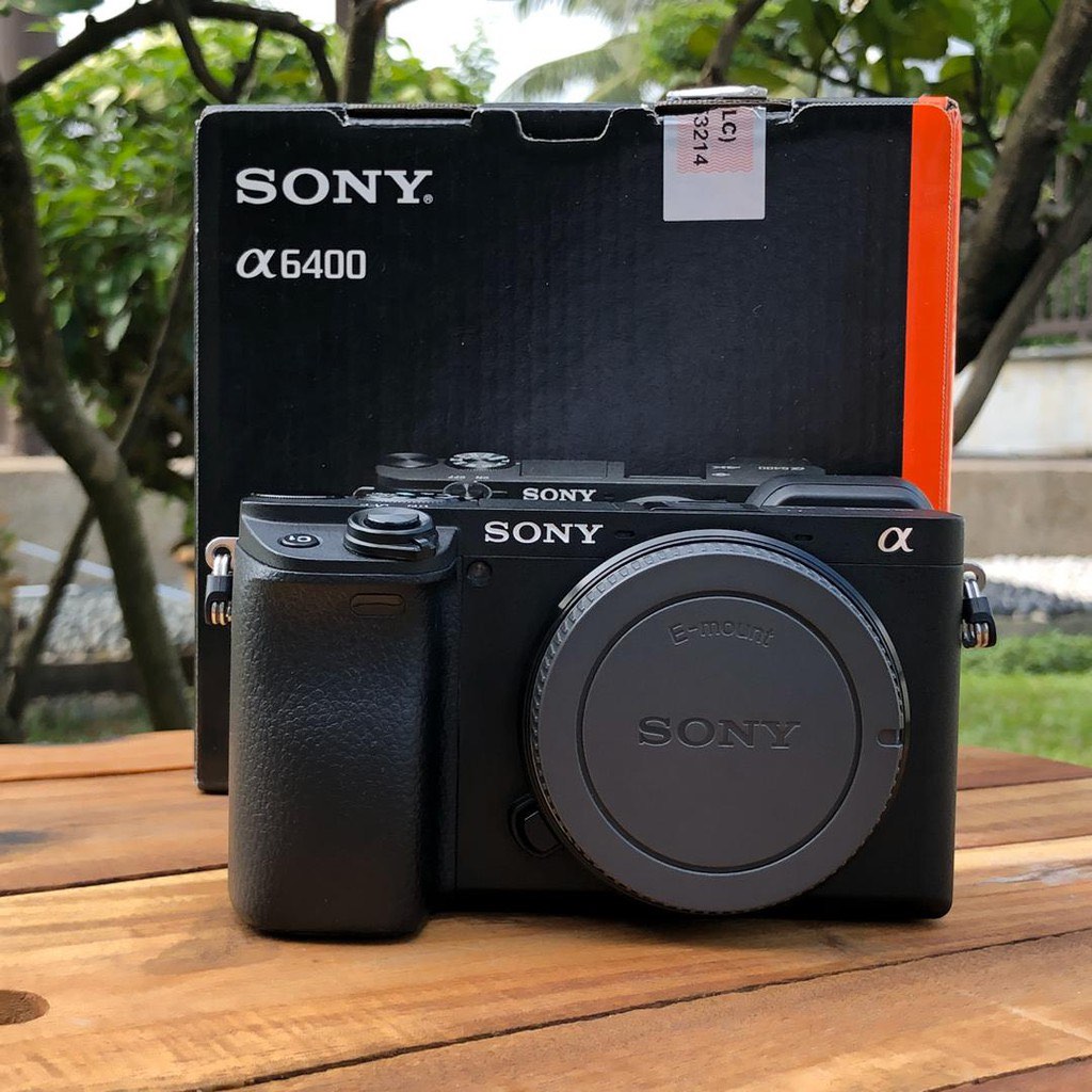 Sony Alpha a6400 Mirrorless Digital Camera (Body+64 Memory Card) Sony