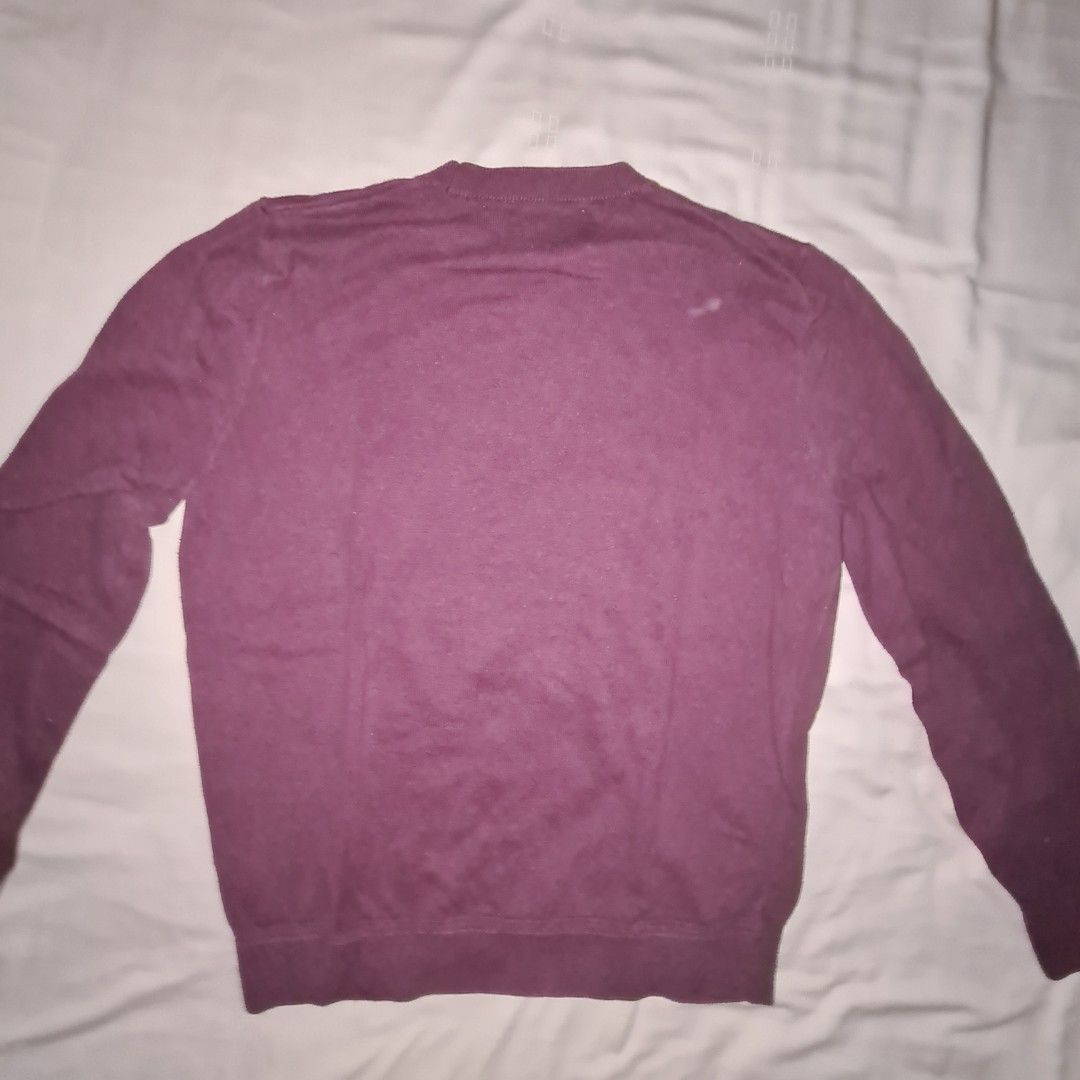 Topman Maroon Sweater (Category: Coats, Jackets and Outerwear) located in Quezon City. Submitted by Strawhat10 (Listing ID 1233778328, Image 2). Description: MOP: Gcash MOD: Grab or Lalamove.