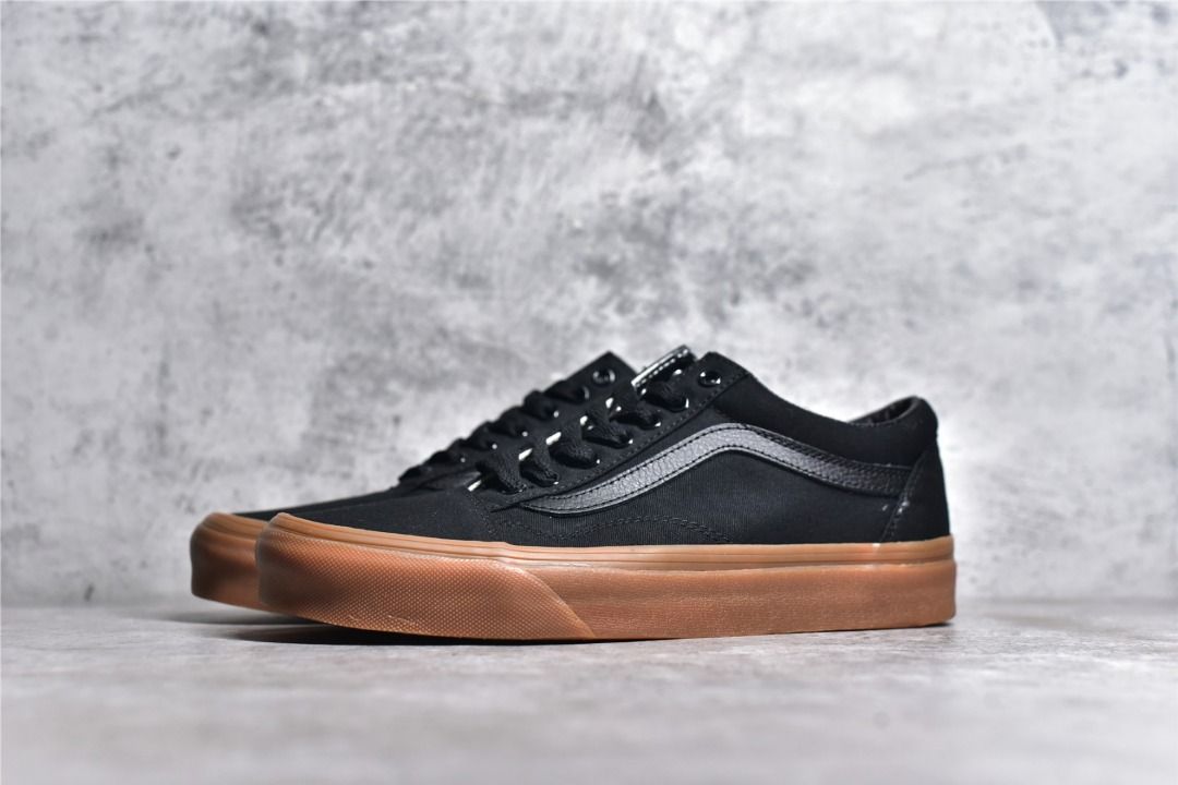 Mens black vans best sale gum sole