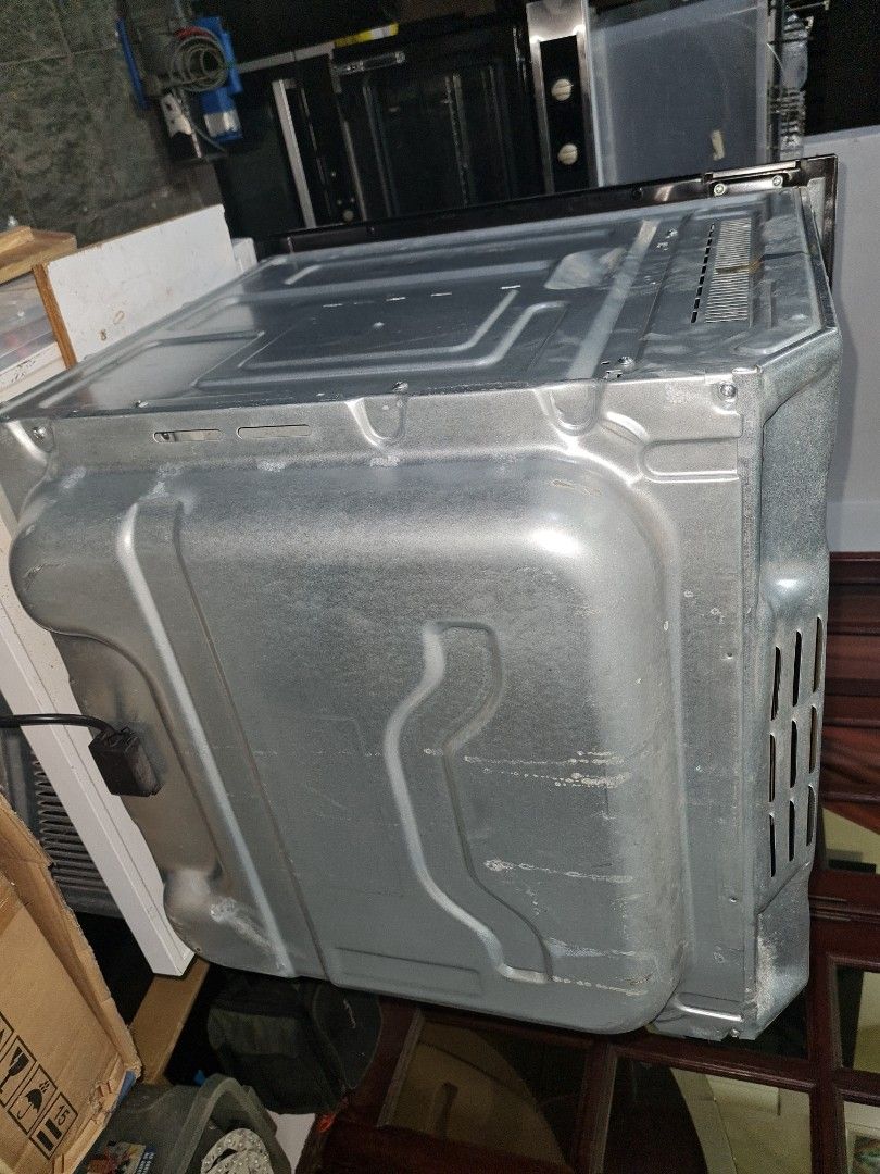 Very clean Ariston builtin oven with 3 yrs service warranty on power