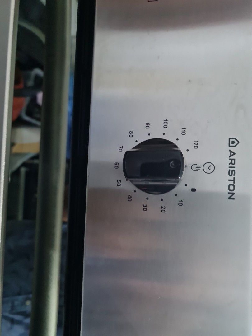 Very clean Ariston builtin oven with 3 yrs service warranty on power