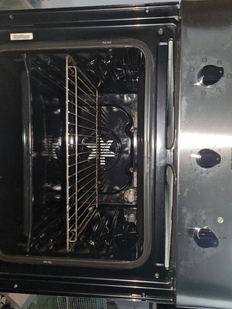 Very clean Ariston builtin oven with 3 yrs service warranty on power