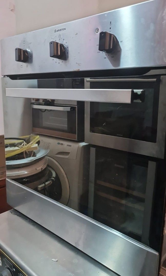Very clean Ariston builtin oven with 3 yrs service warranty on power