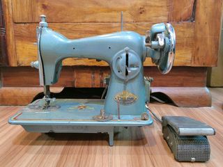 Vintage 909D VTG 320 Deluxe Sewing Machine