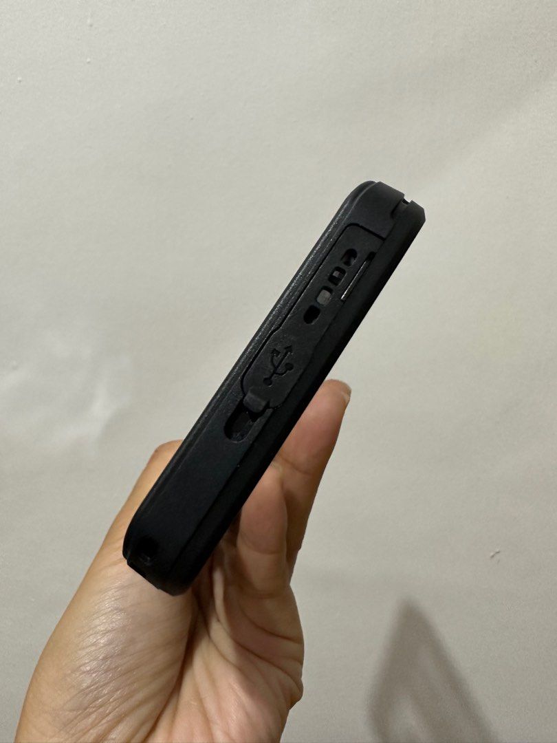 Waterproof Case for Samsung Galaxy S21 (Category: Cases & Sleeves) located in Manila. Submitted by be.xquisitemnl (Listing ID 1233849088, Image 3). Description: Never been used Stored only Bought for Php 500+ in shopee Rfs: di trip ni dad makapal daw haha di nalang ginamit for beach trips.